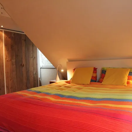 Kleurrijk Nyaraló